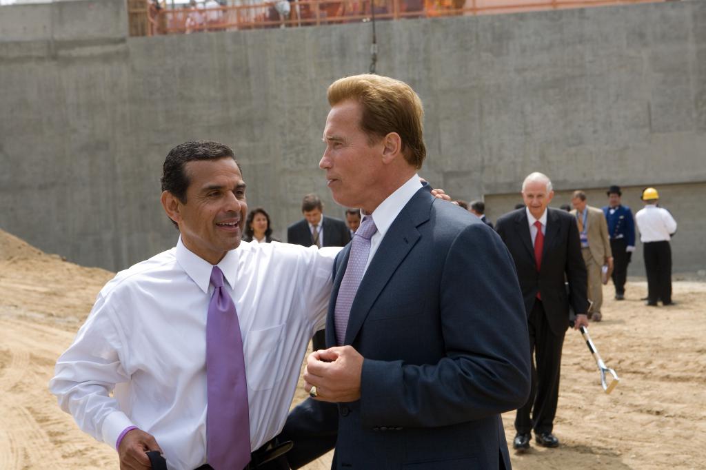 Antonio Villaraigosa and Arnold Schwarze