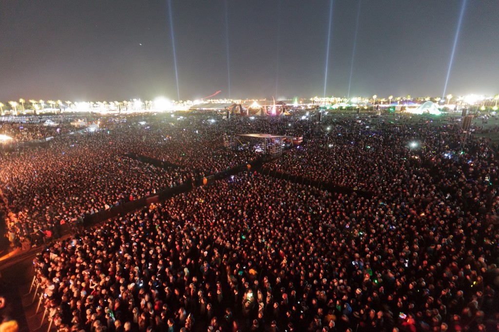 Crowd from Lift