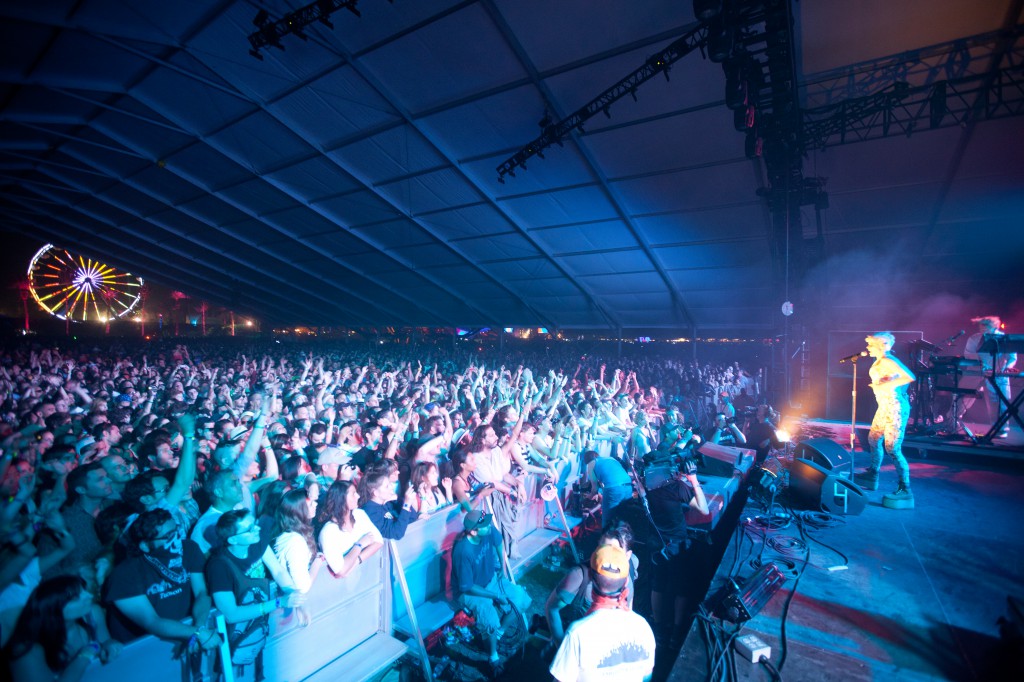 Robyn and Crowd