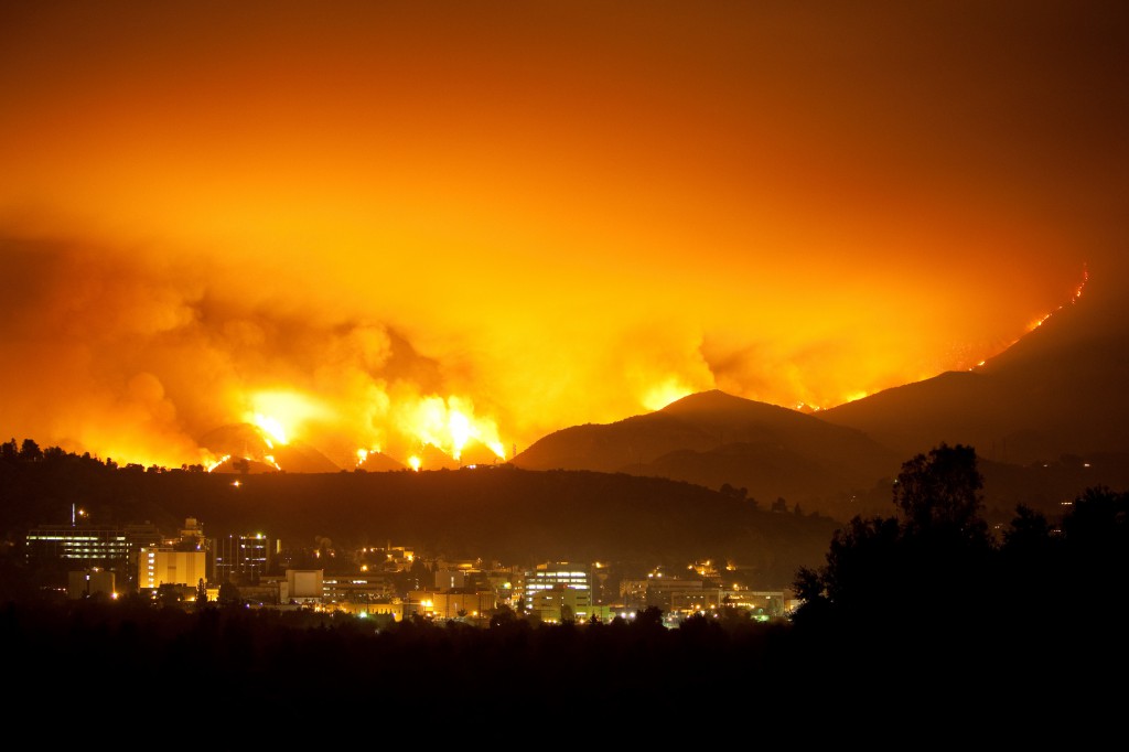 Station-Fire-Above-JPL_31376_32lk_l.jpg