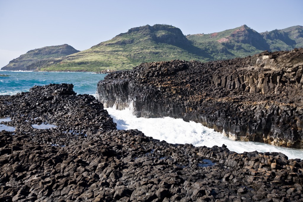 waves-crashing-on-rocks-kauai-walkabout-on-eecue-dave-bullock