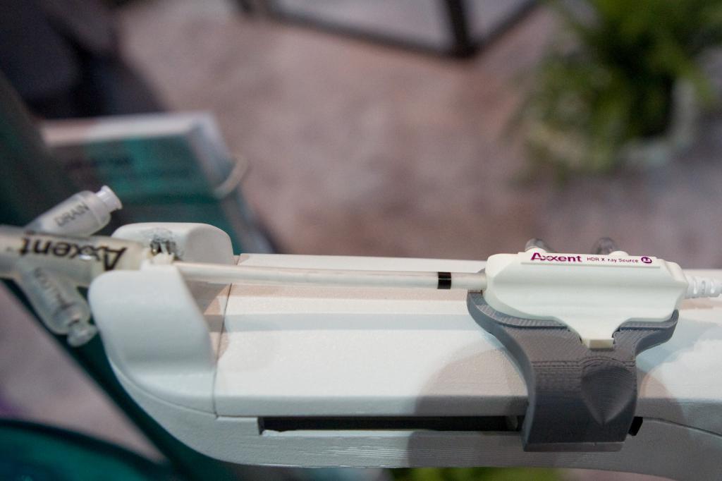 Xoft Axxent delivery tube