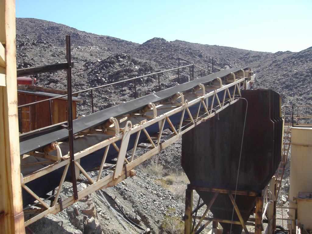 conveyor to the mill