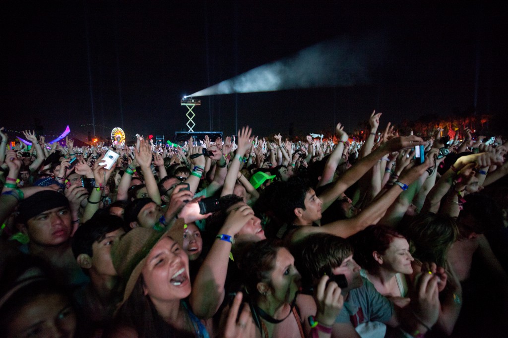 Crowd for Arcade Fire - Coachella 2011 Saturday on eecue.com : Dave ...