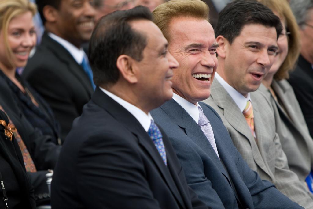 Gil Cedillo, Arnold Schwarzenegger,  Fab