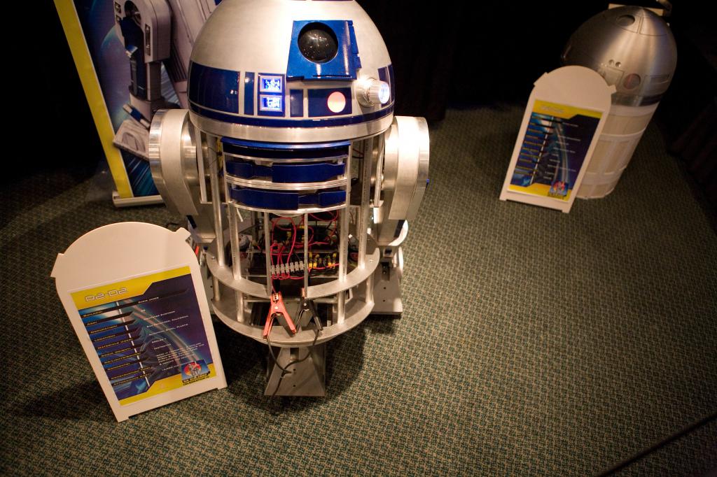 R2D2 Charging