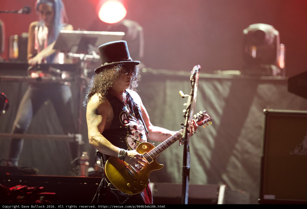 Slash Shreds in the Rock and Roll Hall of Fame