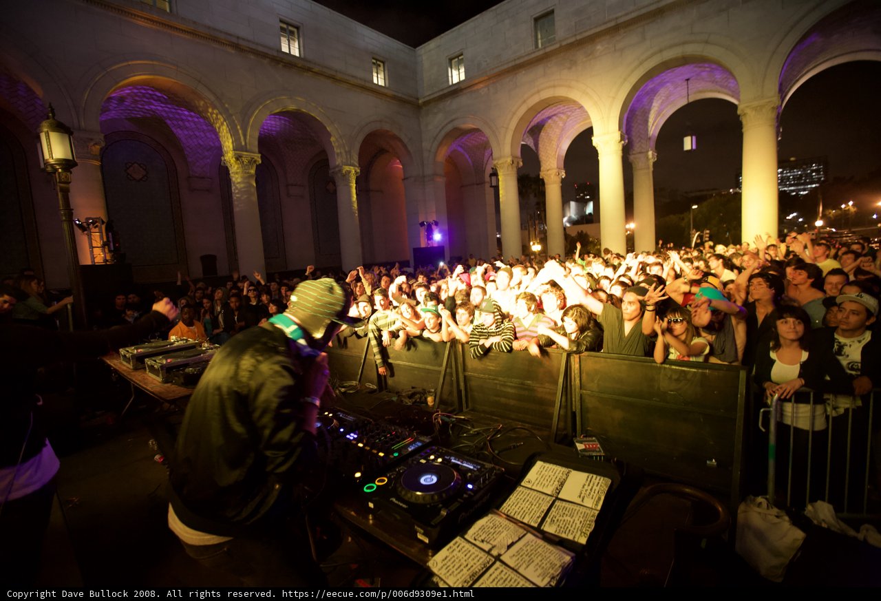 The Night Life in 2008: DJ Fausto Rey playing in front of a crowd