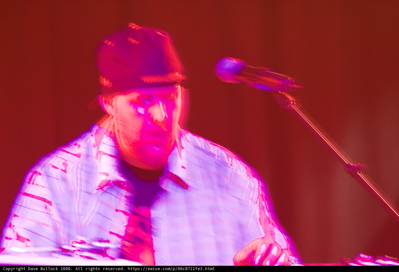 Tom Walker rocks the keyboard at Coachella 2008