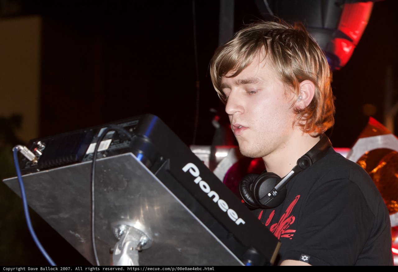 DJ in the Groove