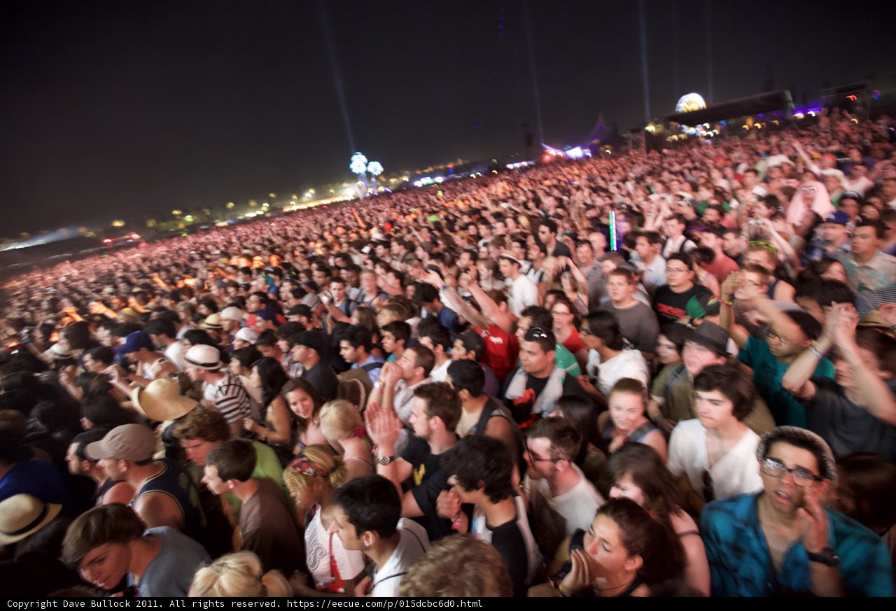Coachella 2011: A sea of people under the night sky