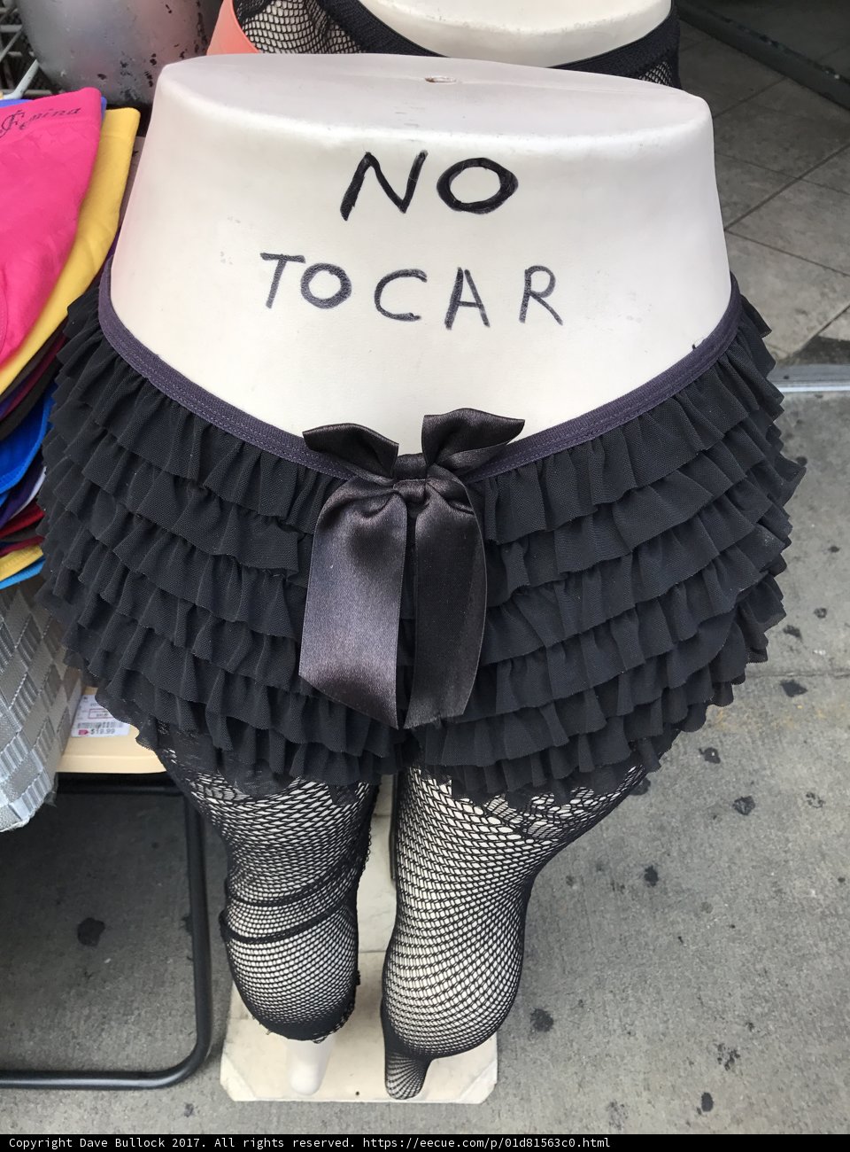 No Tocar mannequin