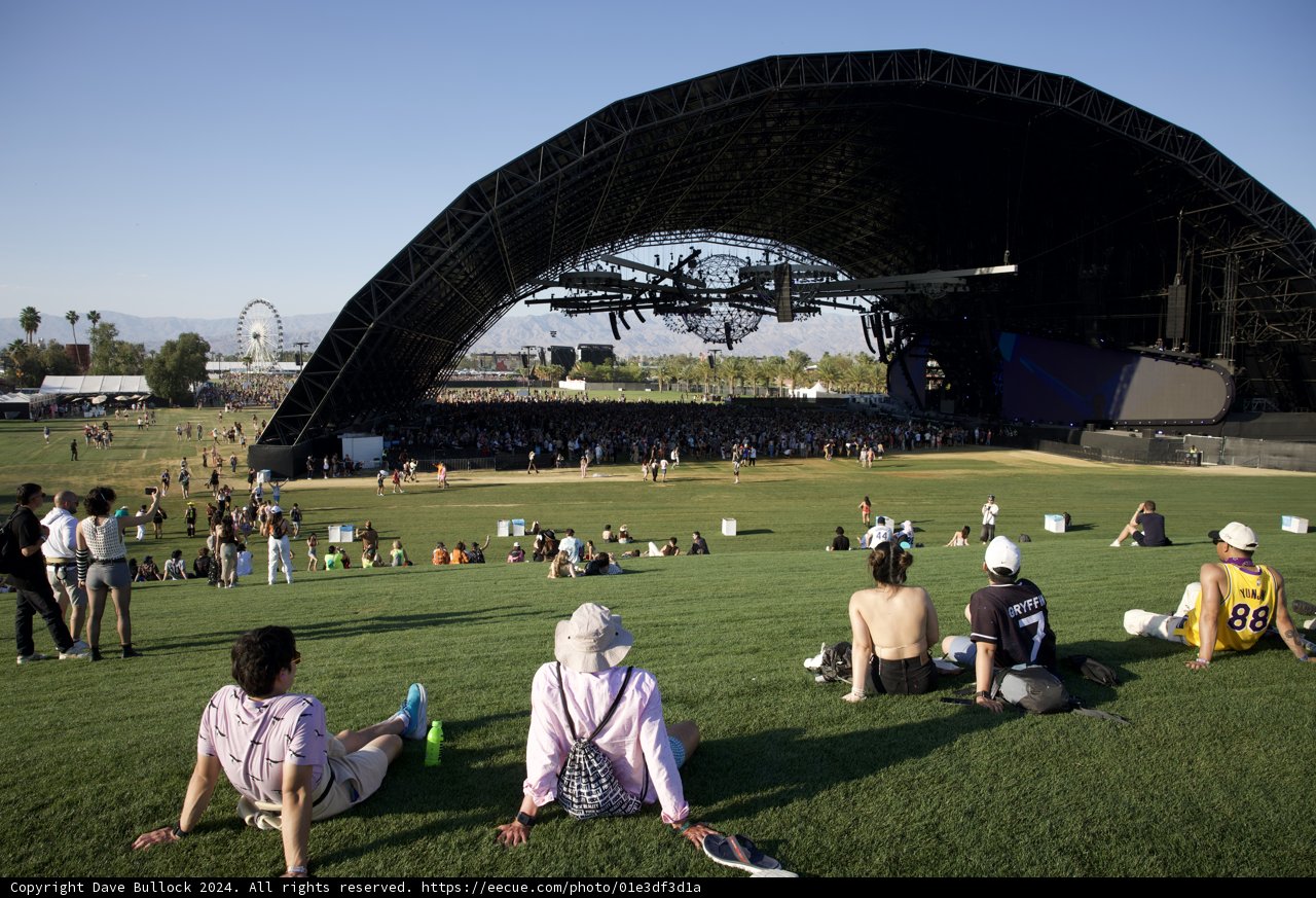 Relaxing Afternoons at Coachella 2024: A Field of Fans and Music
