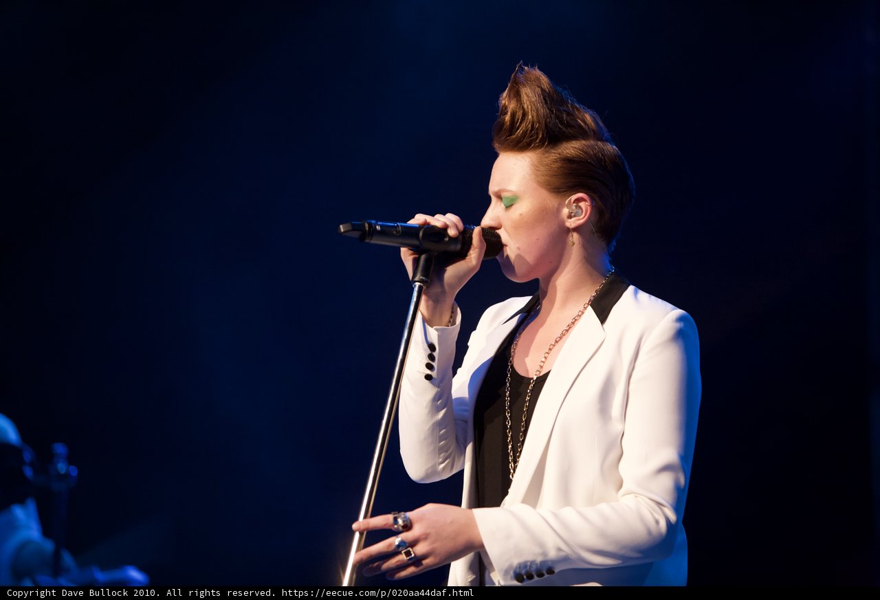 White Suited Woman Belt Out at Coachella 2010