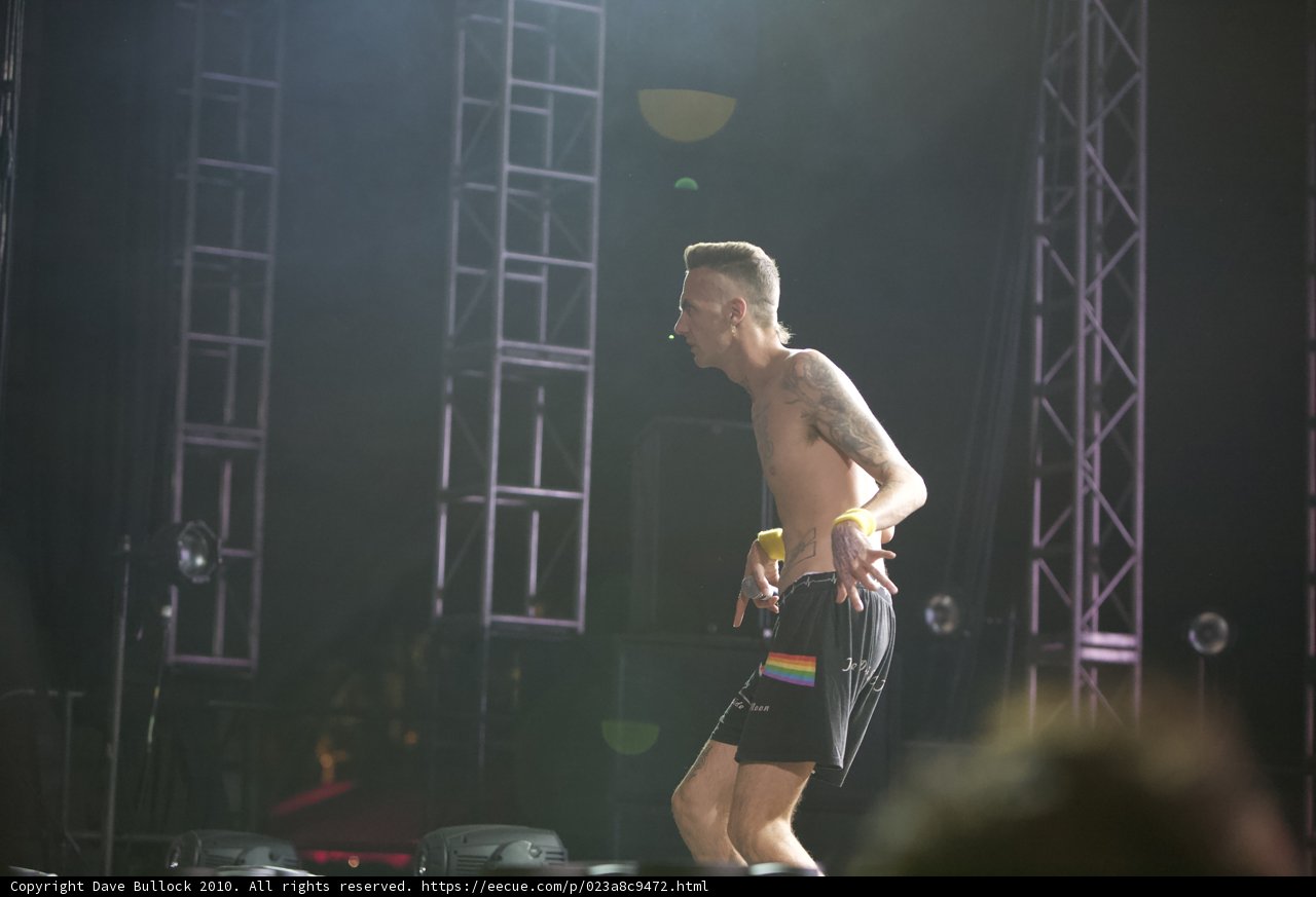 Explosive Solo Performance Captivates Crowd
