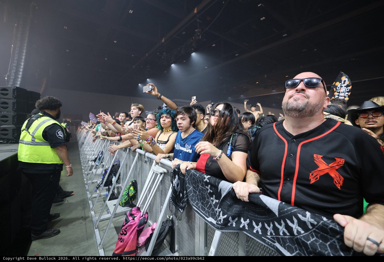 Fans Press Against Barrier at Wobbleland 2026