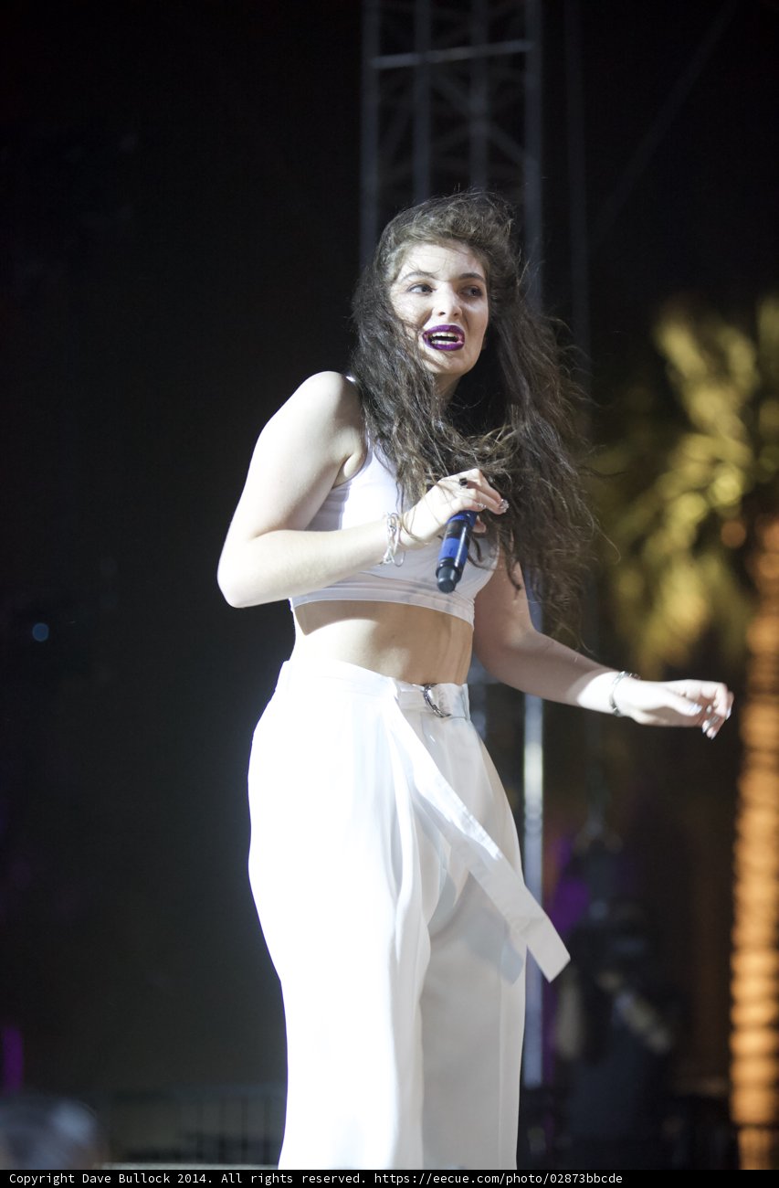 White-hot performer takes the stage