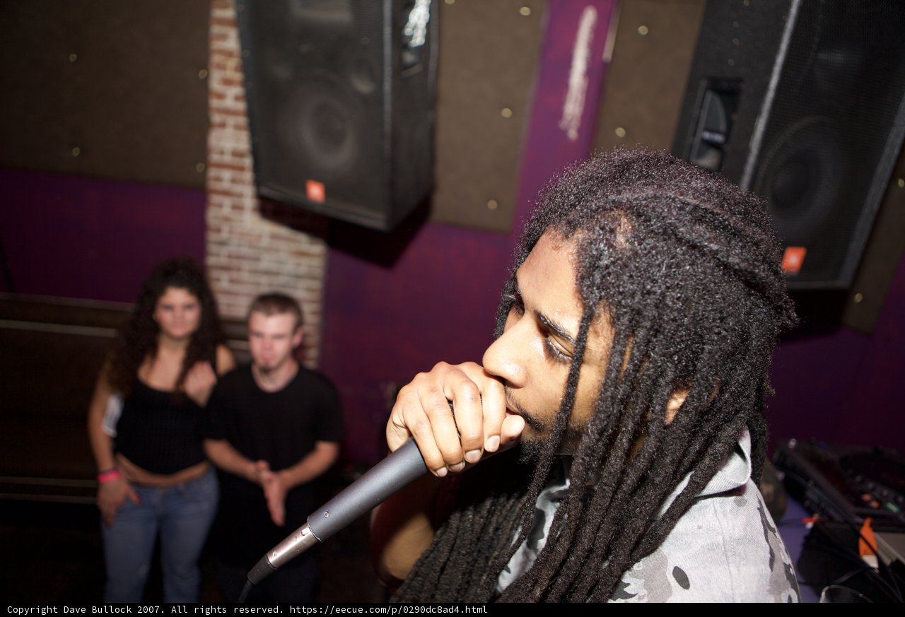Dreadlocked Entertainer Serenades Audience with Pizza-Flavored Tunes