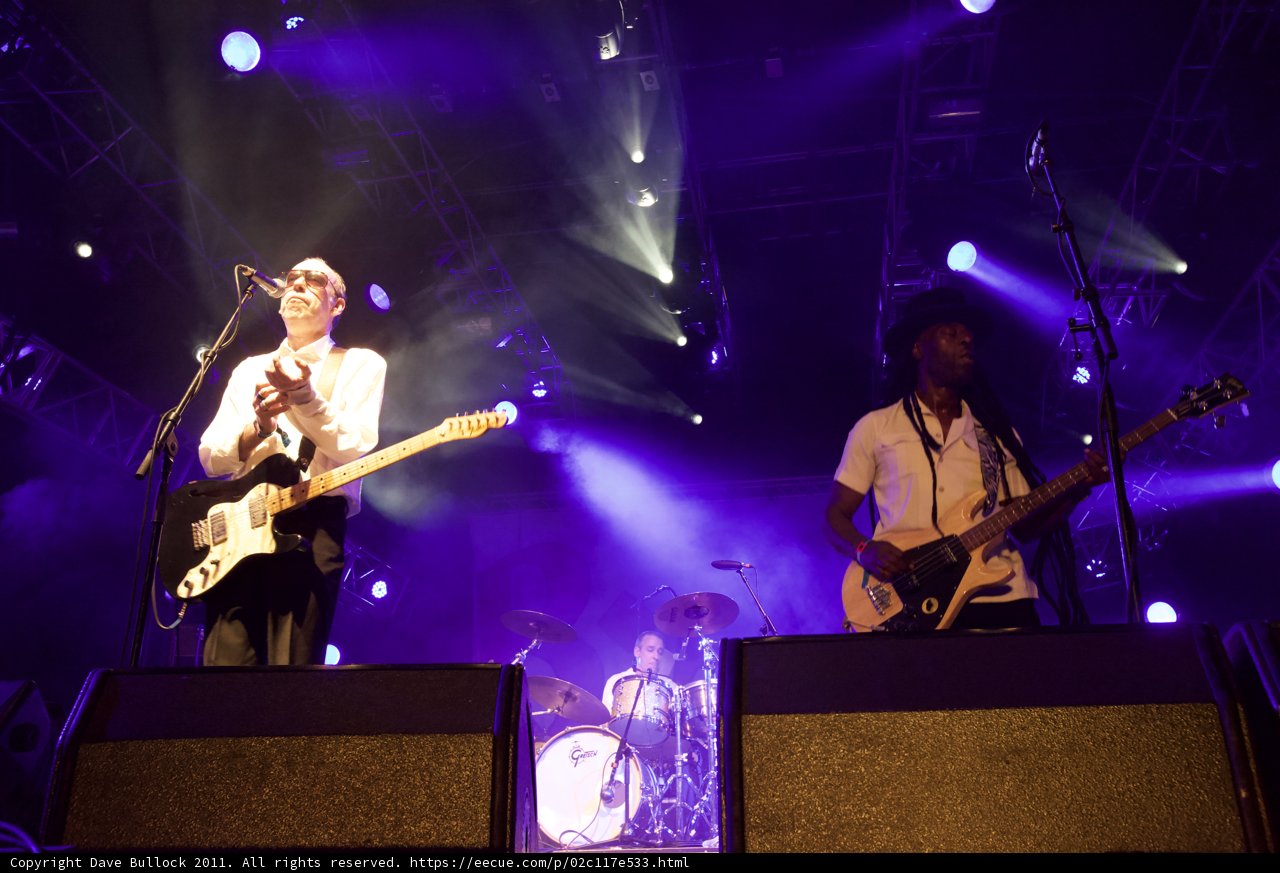 Mick Jones Rocks the Crowd at the 1975 Concert