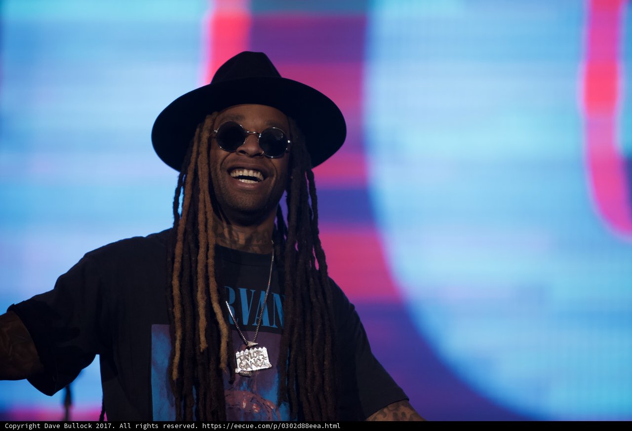 Ty Dolla $ign Rocks the Stage with Cool Sunglasses and Dreadlocks