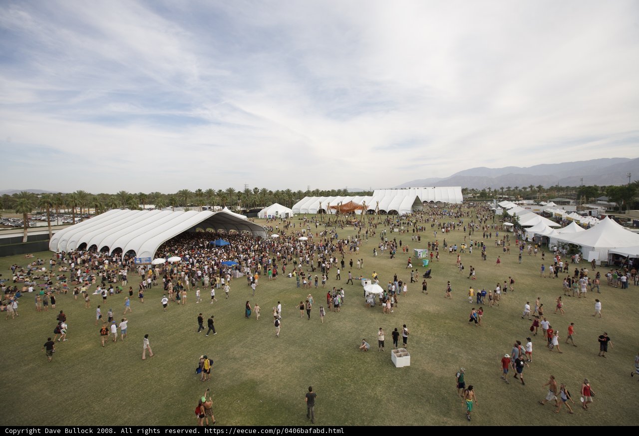 2008 Coachella Music Festival: A Mass of Music Fans