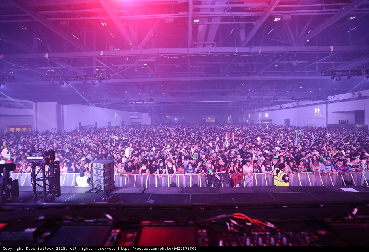 Massive Indoor Crowd Packed at Wobbleland 2026
