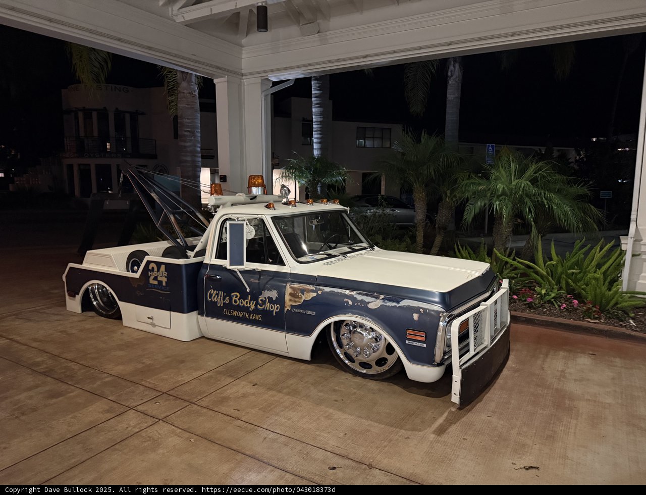Low-slung Elegance