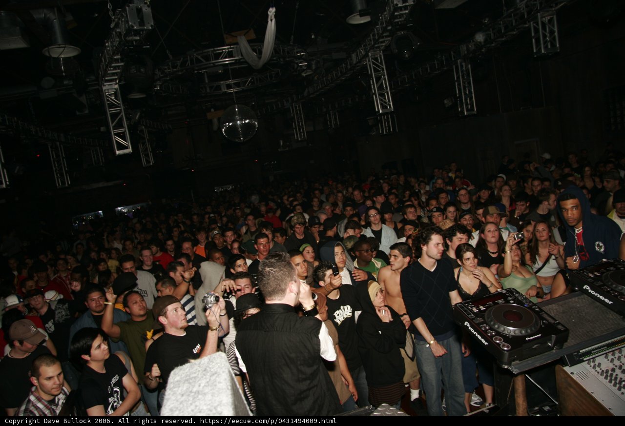 Grooving at Funktion Viram