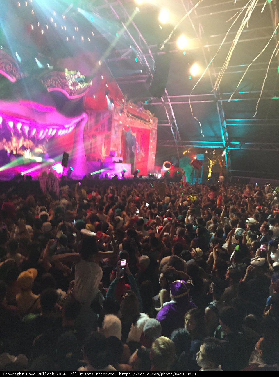 Oh Tae-kyung Rocks the Nightclub Stage