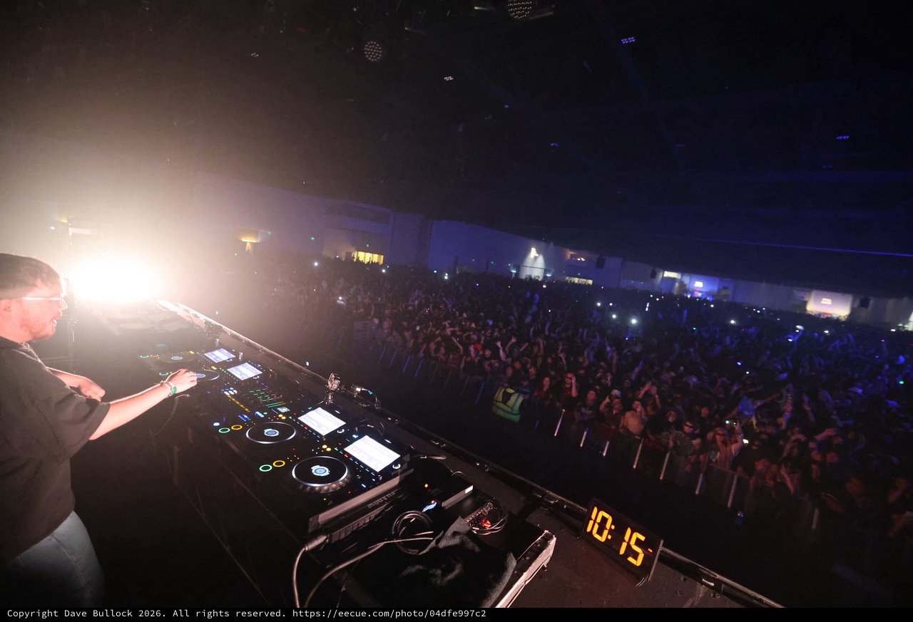 DJ Ignites Massive Crowd at Wobbleland 2026