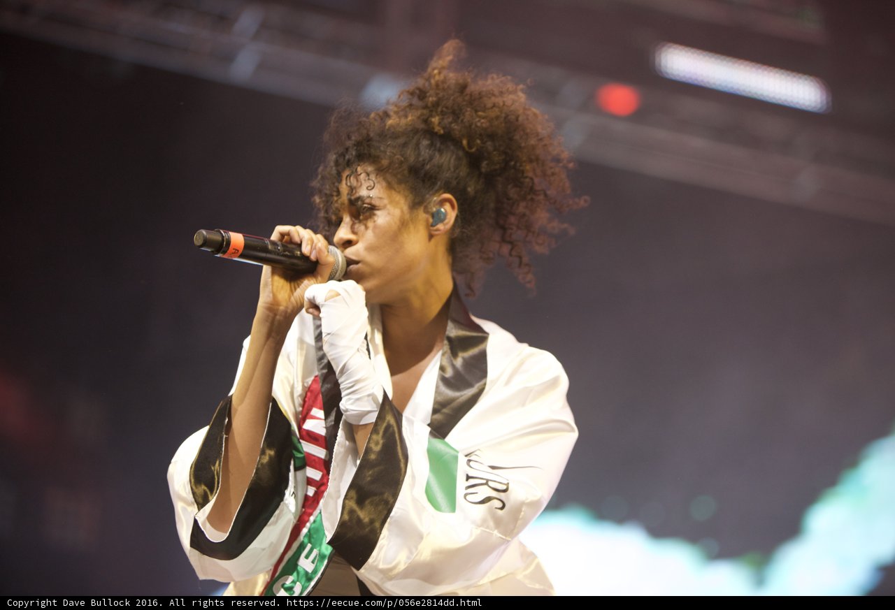 Kimono Clad Singer Takes the Stage