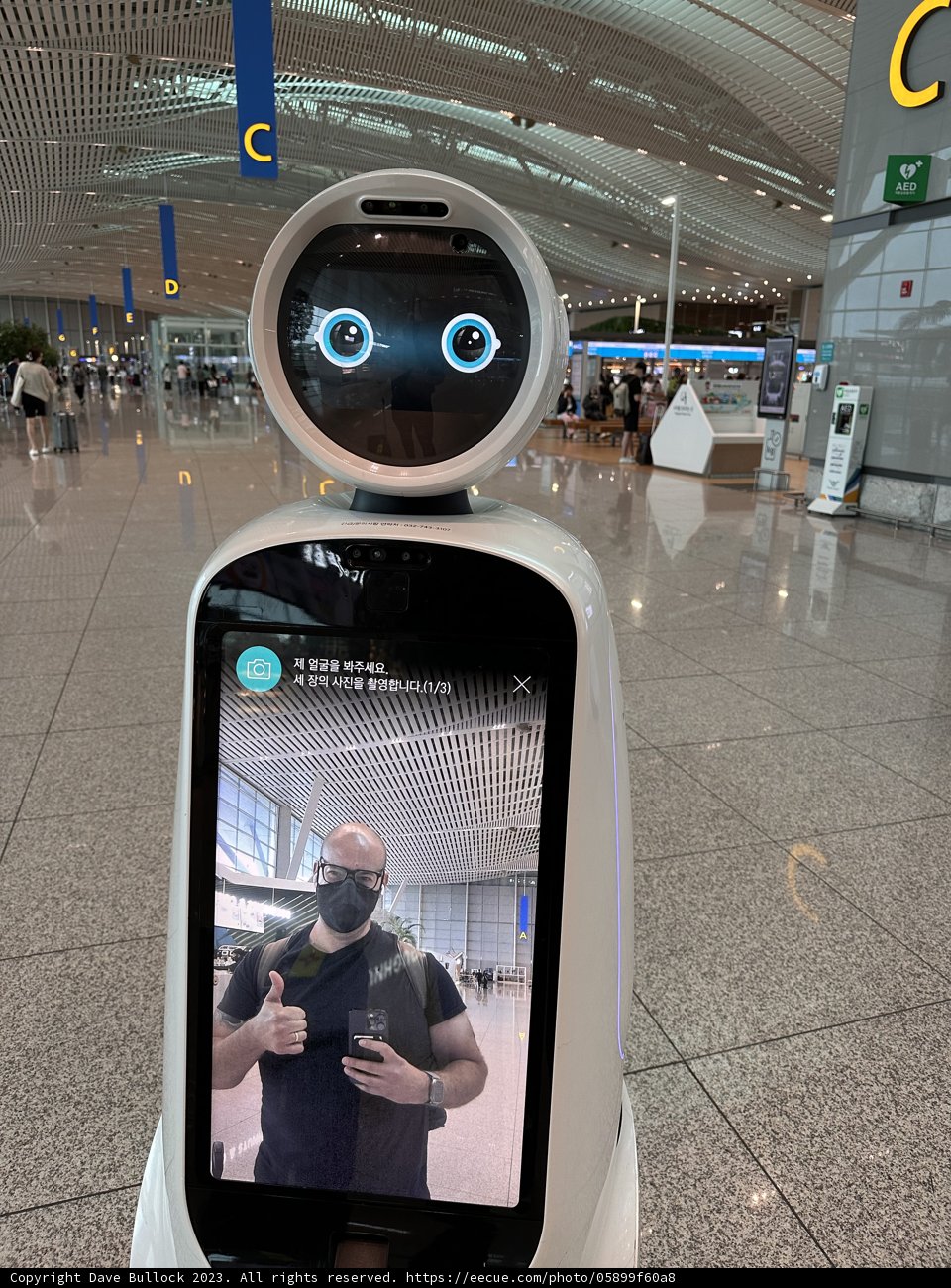 Robot Encounter at Incheon International Airport