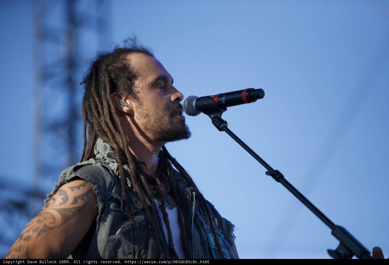 Michael Franti's Electrifying Solo Performance