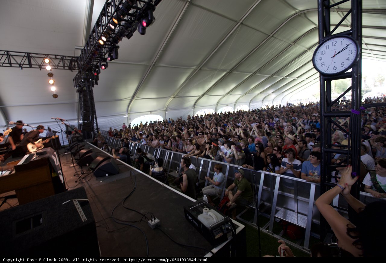 Coachella 2009: A Massive Crowd Rocks Out to the Band