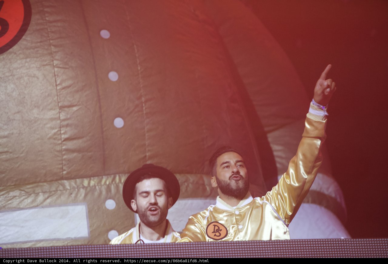 Golden Duo Steal the Stage