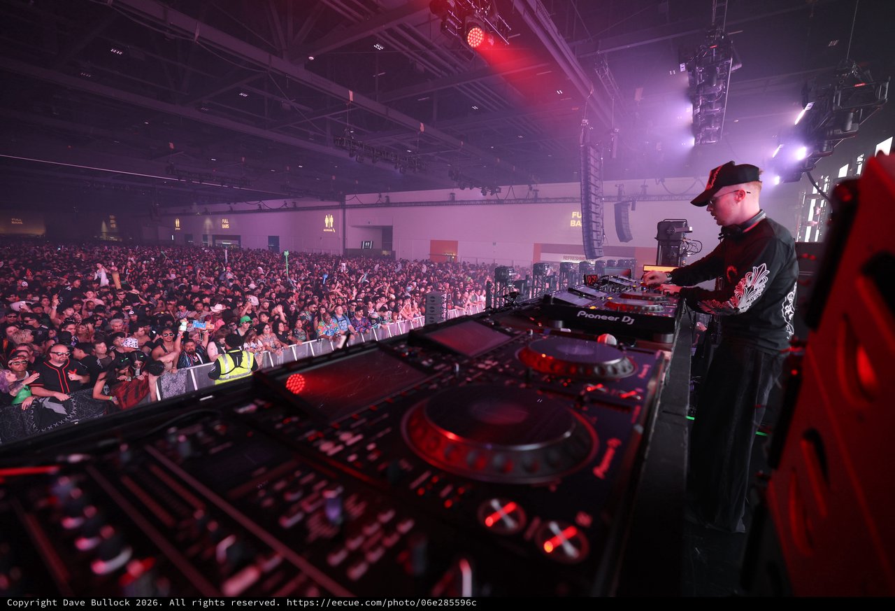 DJ Commands Massive Indoor Crowd at Wobbleland 2026