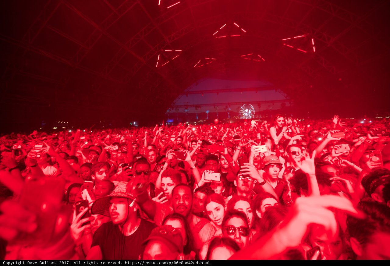 Red Lights and an Energetic Crowd at Coachella 2017