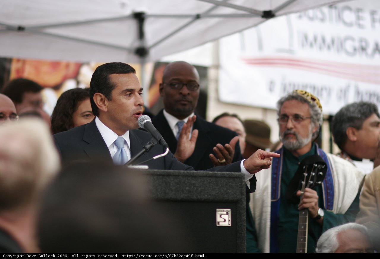Antonio Villaraigosa Addresses a Crowd