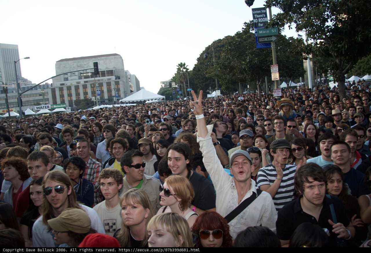Detour concert draws massive crowd