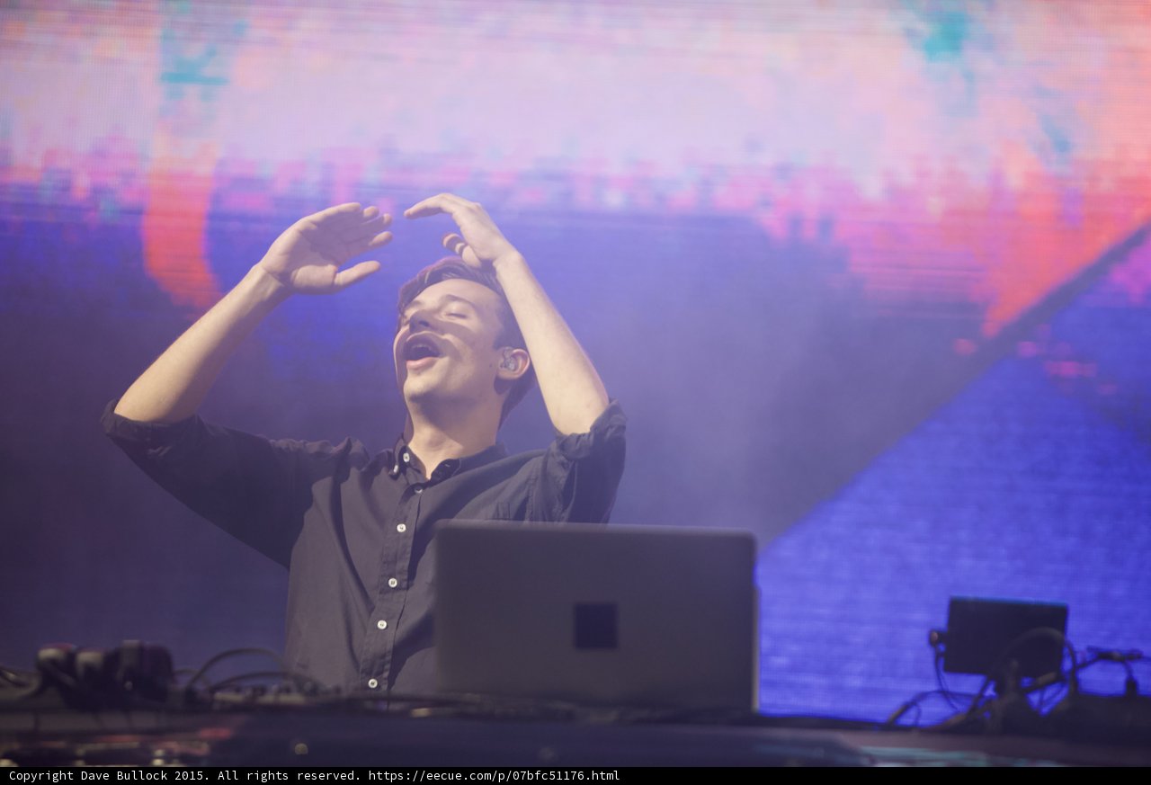 Flume Smiling Eyes Closed Pink