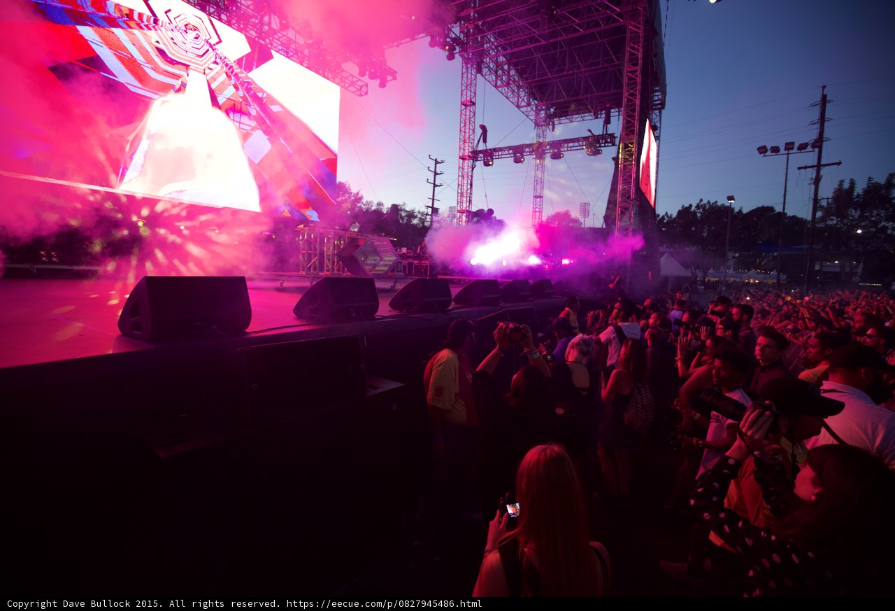 Main Stage Geometric Visuals Pink