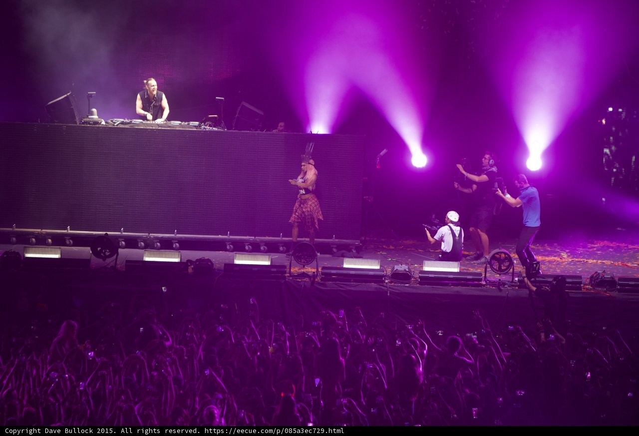 David Guetta rocks the stage at Coachella with purple lights