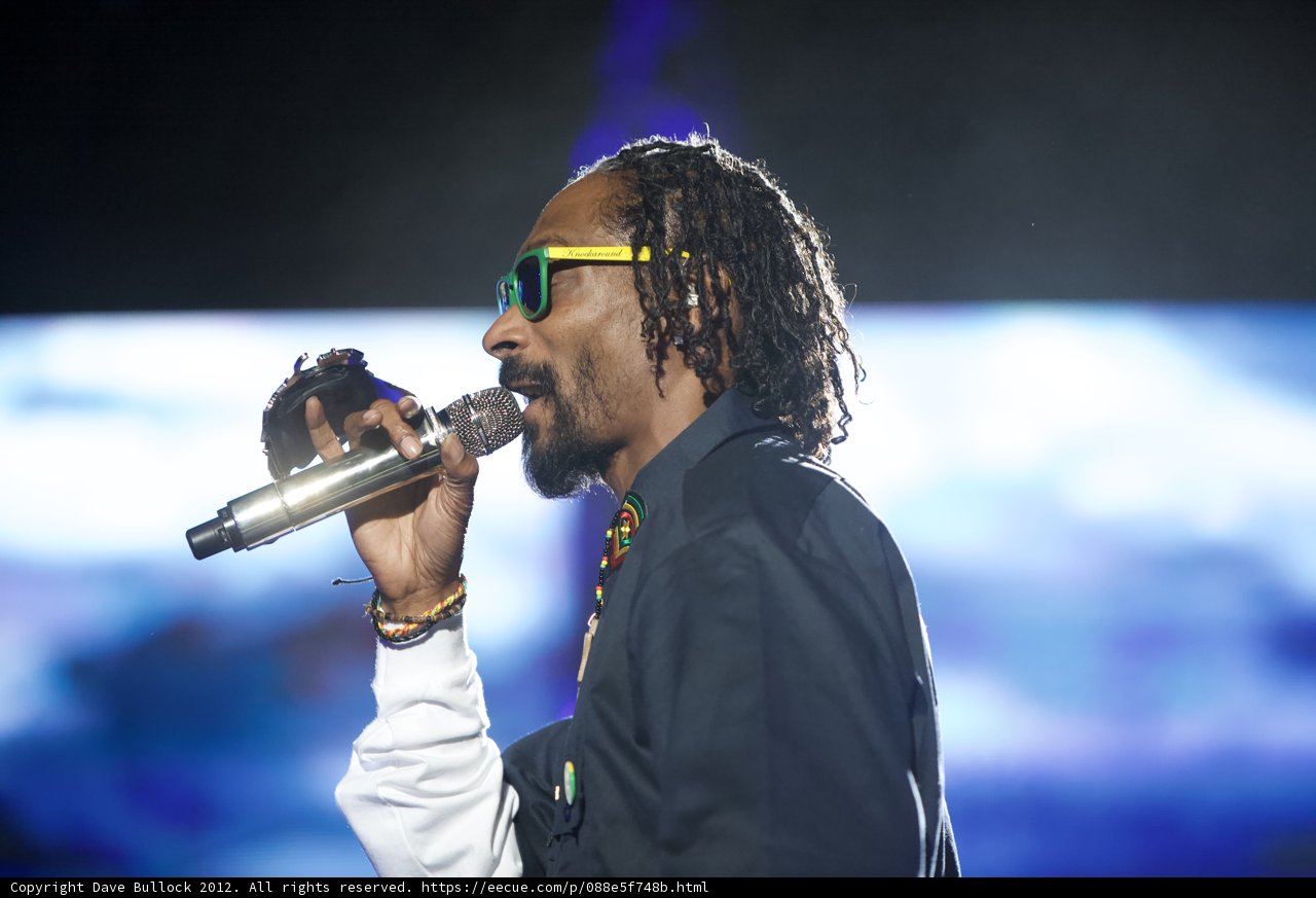 Snoop Dogg Rocks the 2012 Grammy Awards