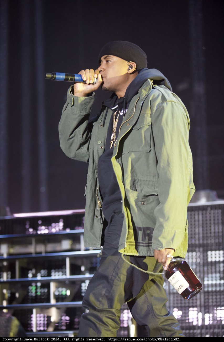 Nas Takes the Stage in Green Jacket and Black Hat