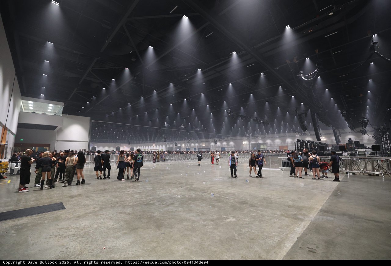 Wobbleland 2026 Crowd Gathers in Massive Convention Hall