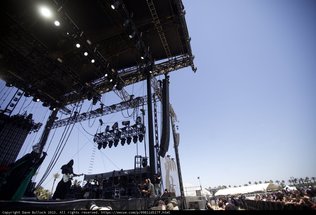 Lights, Crowd, Music: The Ultimate Concert Experience