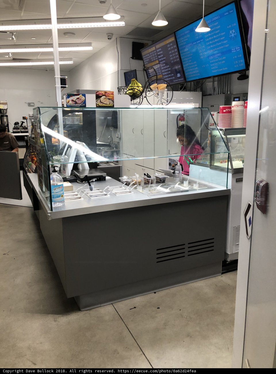 Food and Entertainment Station