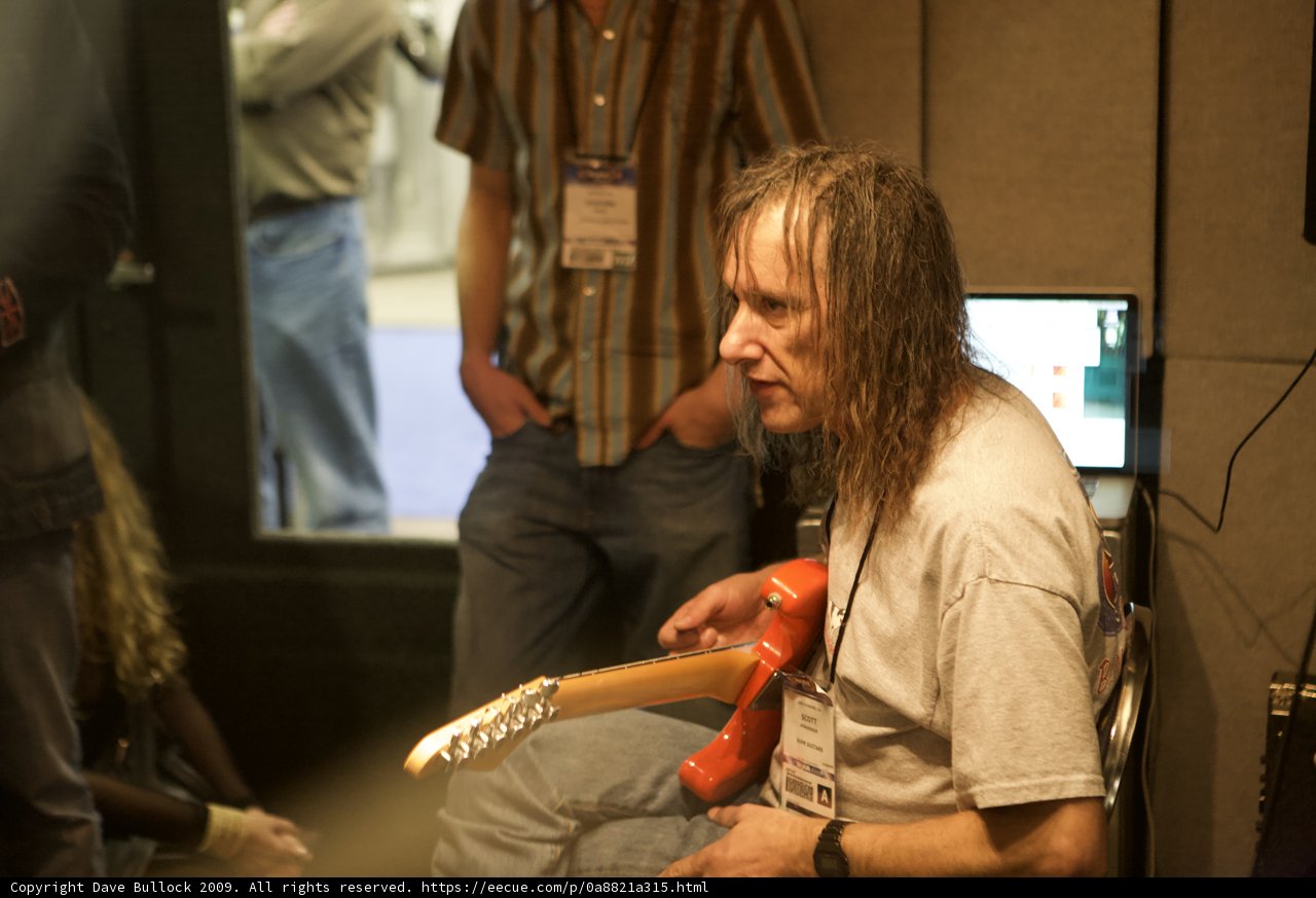 Scott Henderson Shreds on His Electric Guitar