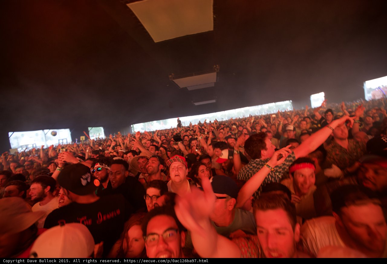 Sahara Crowd Red Packed