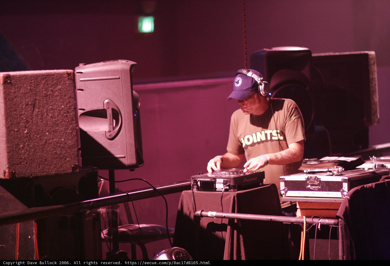 Beatz by a Cap-Wearing DJ